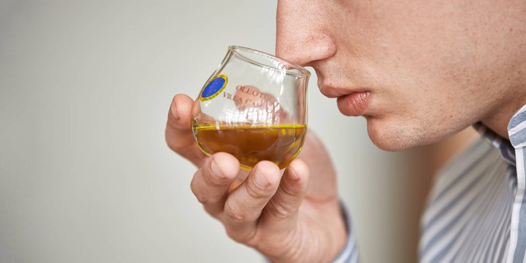 How to taste the extra virgin olive oil of Villa Campestri Olive Oil Resort