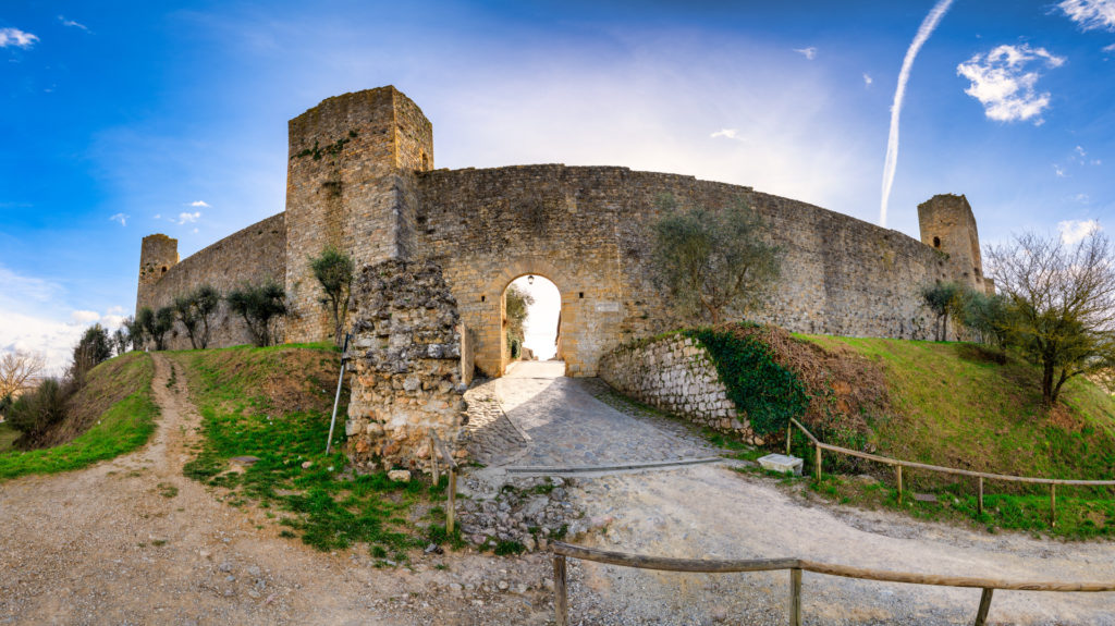 Castello di Monteriggioni in Toscana con Villa Campestri Olive Oil Resort